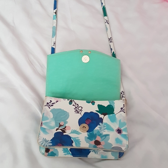 COPY - Guess floral cross body bag - Picture 3 of 4